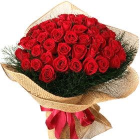 Buquê Luxo 100 Rosas Vermelhas